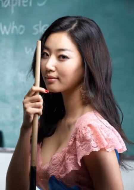 她是毫無疑問的韓國美女，演過《秘密花園》的金莎朗，總在休息中