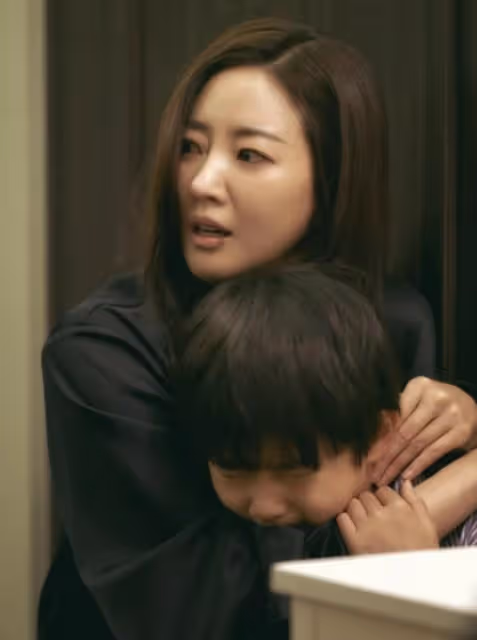 她是毫無疑問的韓國美女，演過《秘密花園》的金莎朗，總在休息中