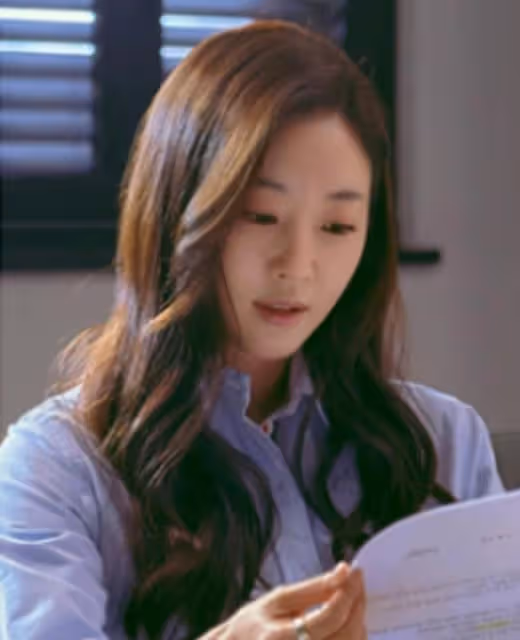 她是毫無疑問的韓國美女，演過《秘密花園》的金莎朗，總在休息中