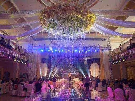 我賣房給兒子結婚，如今我去女兒家養老，女兒卻給一千把我打發走