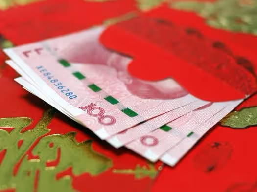 妹妹生日，老公偷偷給她發了5200元紅包，我得知後提離婚