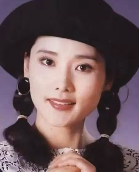 何賽飛:演活了楊九紅和三姨太,謝園說:「她太勾人了」