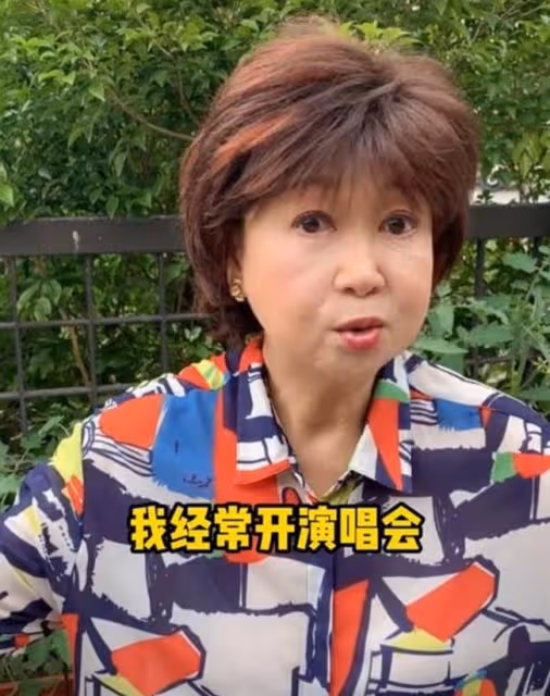 朱咪咪被曝名下有9套房，2層半別墅內景曝光，一整櫃金器顯闊氣
