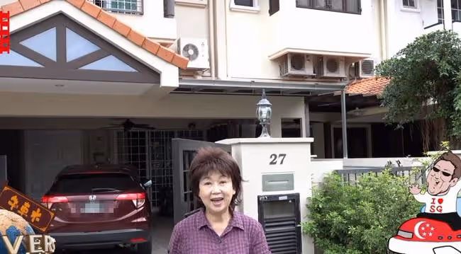 朱咪咪被曝名下有9套房，2層半別墅內景曝光，一整櫃金器顯闊氣