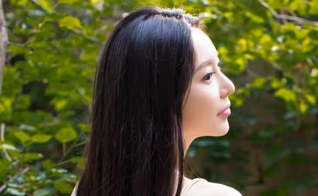 「生個破孫女,誰生的誰養」聽完兒媳一腳將「巨嬰」小姑子踹出門