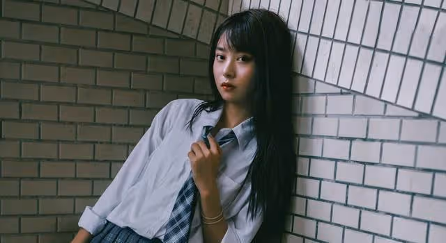「生個破孫女,誰生的誰養」聽完兒媳一腳將「巨嬰」小姑子踹出門