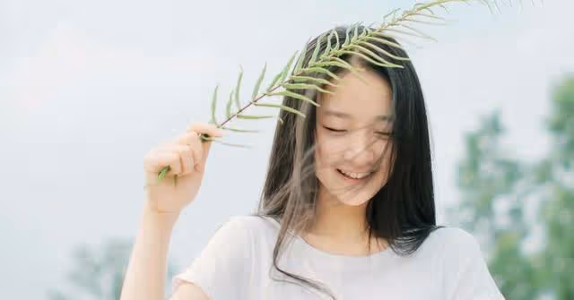 「生個破孫女,誰生的誰養」聽完兒媳一腳將「巨嬰」小姑子踹出門