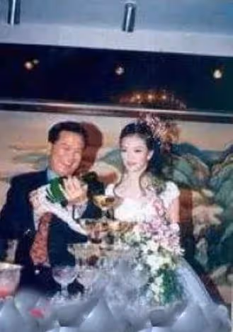 「晴格格」王艷:嫁大11歲二婚富豪,被婆婆和繼子寵成公主