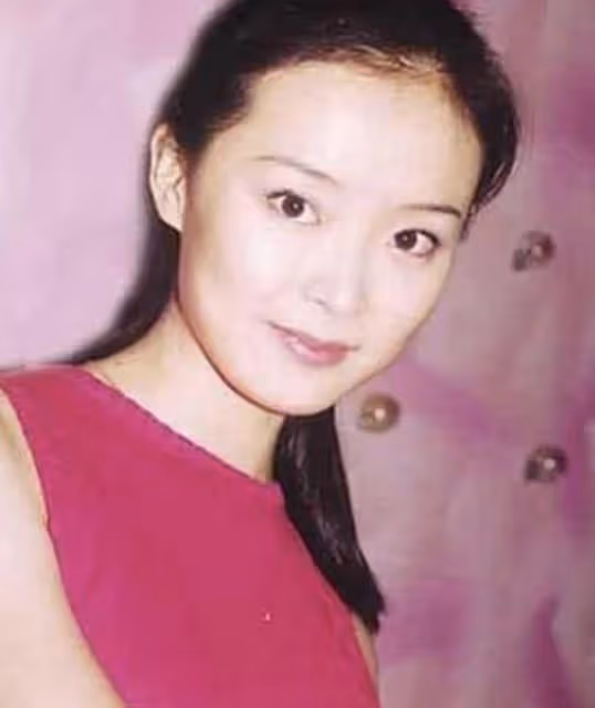 「晴格格」王艷：嫁大11歲二婚富豪，被婆婆和繼子寵成公主