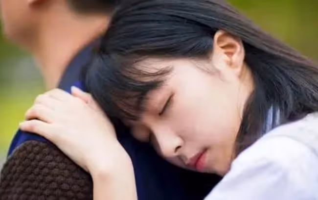 我被老男人灌酒,渾身燥熱,一夜索取醒來發現睡的是個小鮮肉