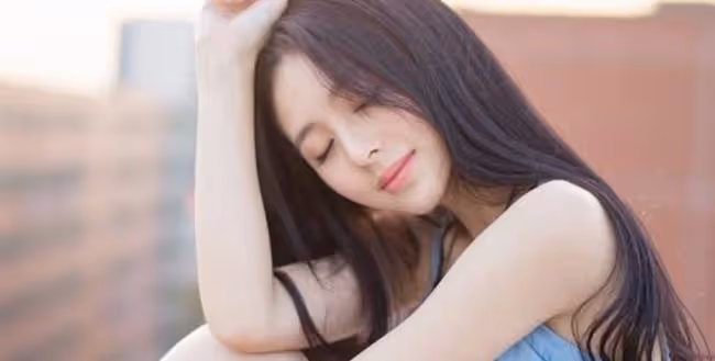 搞砸了男神的變白之後,他薅著我,讓我負責