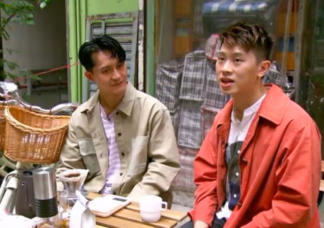 知名童星黃寶龍近照帥氣十足，息影后曾賣衣服，現繼承爺爺的書店