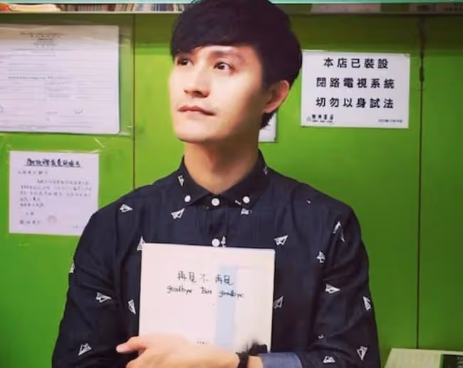知名童星黃寶龍近照帥氣十足，息影后曾賣衣服，現繼承爺爺的書店