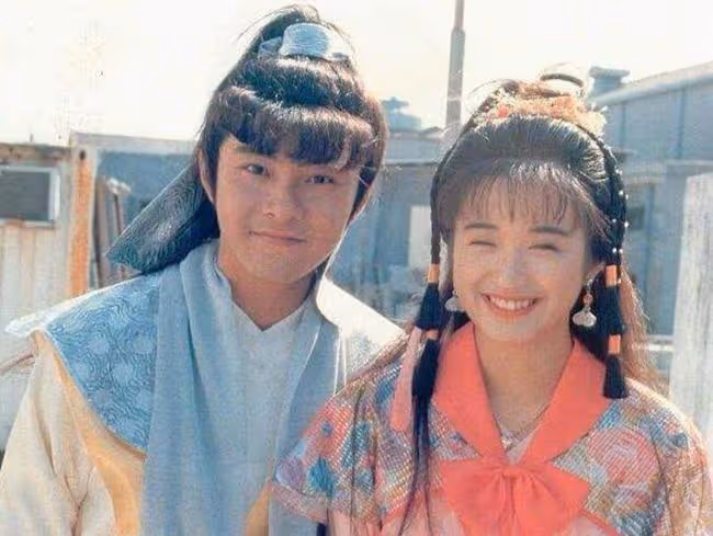 梁朝偉前女友近照，55歲氣質仍出眾，嫁小1歲富豪16年無子仍恩愛