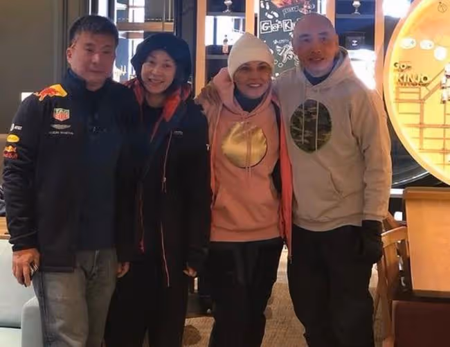梁朝偉前女友近照，55歲氣質仍出眾，嫁小1歲富豪16年無子仍恩愛