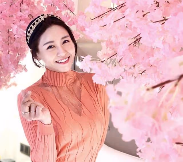 又走一個！33歲TVB著名女星宣布離巢，已轉行成媒體主任月入6.7萬