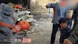 陳亞楠離婚退彩禮,鬧得滿城風雨,為什麼大衣哥朱之文又不吭聲