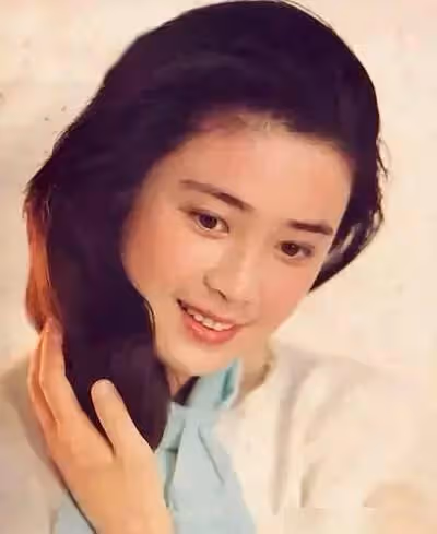 最美妲己傅藝偉，因吸毒毀了自己也害了兒子，你為何自甘墮落？