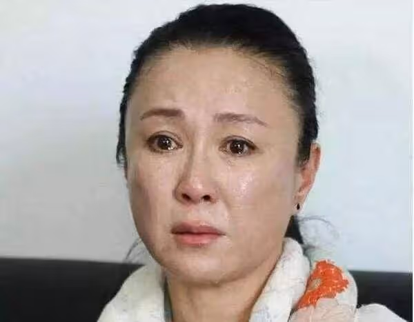 最美妲己傅藝偉,因吸毒毀了自己也害了兒子,你為何自甘墮落?