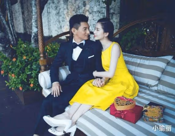 張紀中嬌妻穿低領裙露面,身材好到被全程打碼,跟老公索要禮物