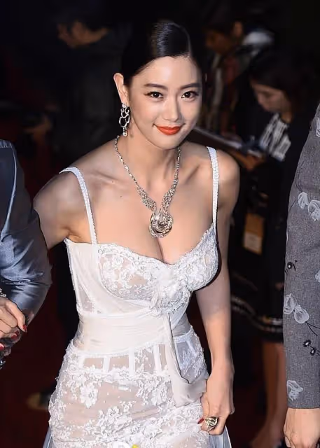 「韓國第一性感美女」李成敏身材完美、氣質獨特、魅力十足