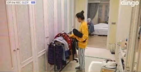 走進韓星裴秀智的家，出道7年有過億豪宅，室內整面牆都是柜子