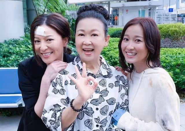 國內外多地有房！香港知名老戲骨家中內飾曝光，足足有一整櫃金器
