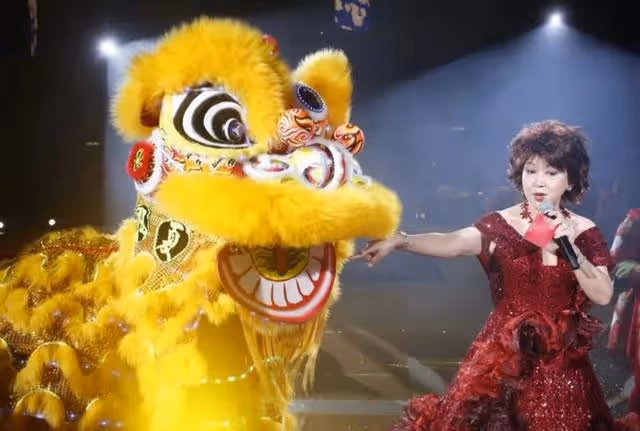 國內外多地有房！香港知名老戲骨家中內飾曝光，足足有一整櫃金器
