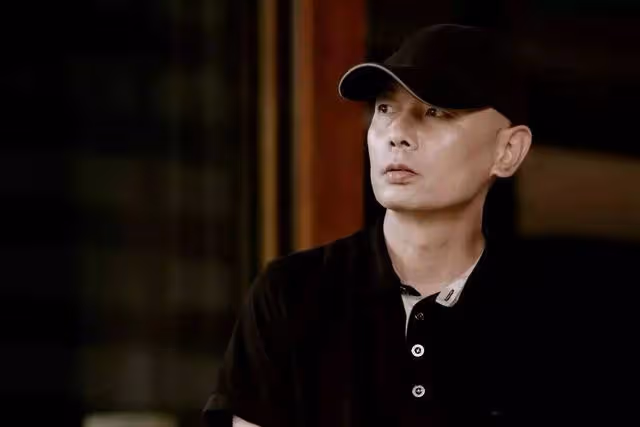 丁克30多年的葛優突然有了3歲兒子?近照罕曝光,跟保姆比媽媽親