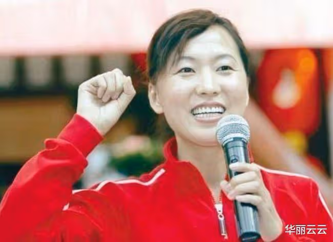 奧運冠軍王軍霞現狀：三段婚姻生三娃，如今47歲身居高位