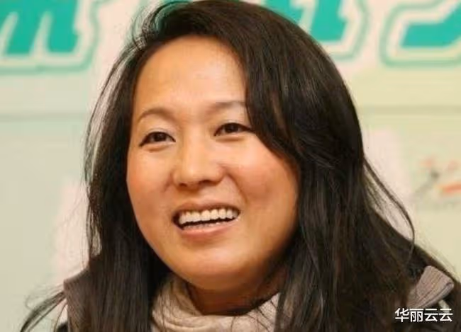 奧運冠軍王軍霞現狀：三段婚姻生三娃，如今47歲身居高位