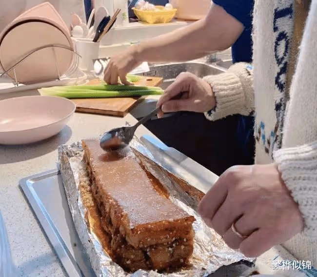 林峰妻子曬健身照秀馬甲線 一起做美食合照曝光