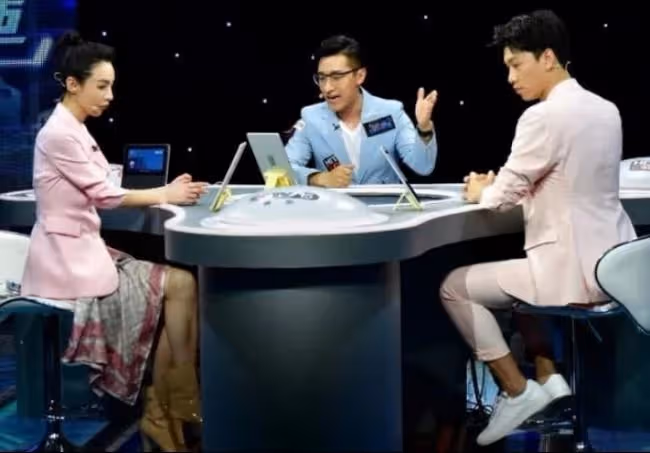 央視知名主持人梁璐，因容貌焦慮偏愛整容，自毀前程