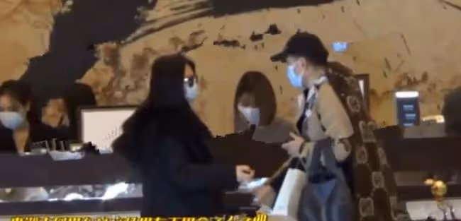 李湘攜新歡現身酒店親密互動,這次的新歡又是誰的舊愛