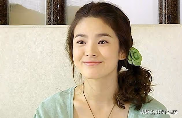 同樣選擇年下男後無奈離婚的韓國女演員，為何網友卻只針對她？