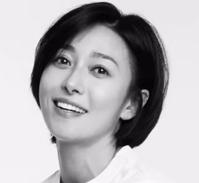 《黑色太陽》的女次長，她是「大學路李英愛」，家裡有個害羞帥哥