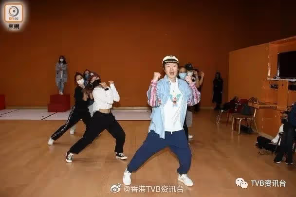 游嘉欣唔怕被巨咪波波搶峰頭！李思捷狂煲陶大宇《倒轉地球》