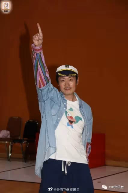 游嘉欣唔怕被巨咪波波搶峰頭！李思捷狂煲陶大宇《倒轉地球》