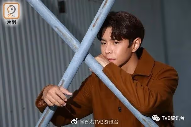 男神玩暗戀!TVB當紅小生自卑唔敢向女同學表白