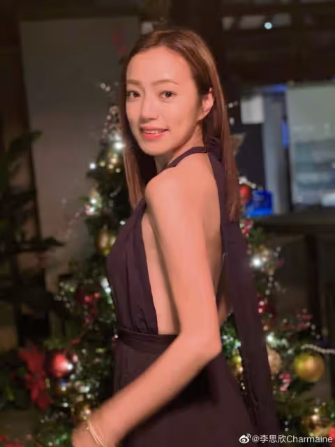 恭喜！TVB離巢夫婦合體慶祝結婚十周年，小十歲妻子露背禮服出鏡