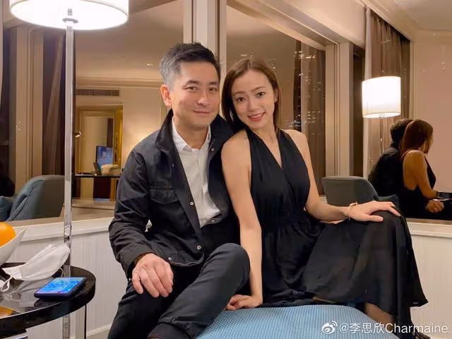 恭喜！TVB離巢夫婦合體慶祝結婚十周年，小十歲妻子露背禮服出鏡