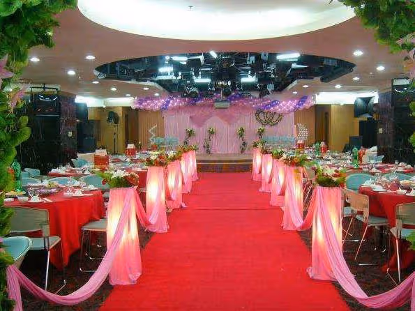 老婆去世後岳母攆我走，三年後我再婚，婚禮當天小舅子給我50萬