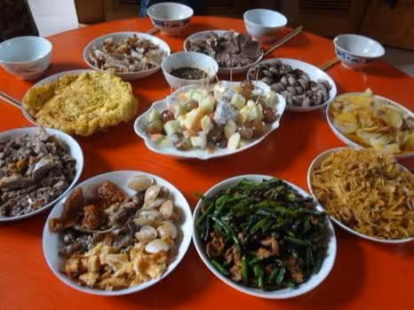 我過生日，兒子帶回一個漂亮姑娘，可第二天姑娘留下一萬塊就走了