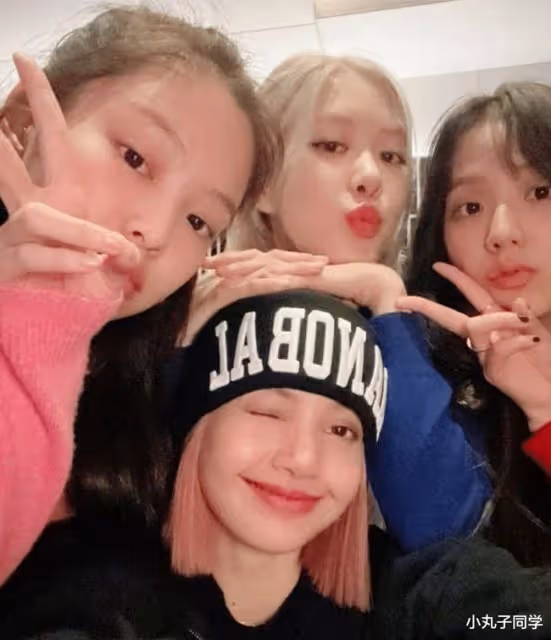 Blackpink成員Lisa康復後首現身！S型身材博人眼球，發美照報平安