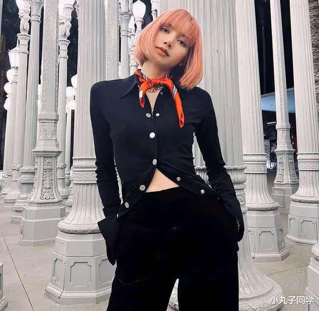 Blackpink成員Lisa康復後首現身！S型身材博人眼球，發美照報平安