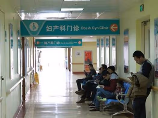 侄女滿月我給三萬，半月後侄女住院我又給八萬，哥嫂把侄女送給我