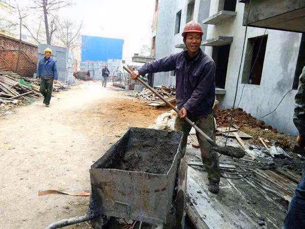 侄女滿月我給三萬，半月後侄女住院我又給八萬，哥嫂把侄女送給我