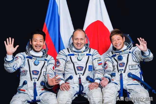 花幾個億宇宙旅行 到處撒錢 還「一夫多妻」與名女星交往的土豪傳說