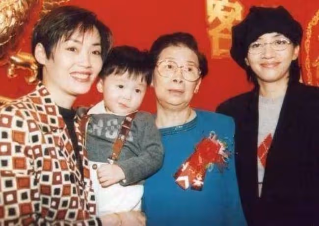 梅艷芳98歲媽媽近況,後悔寵壞長子將斷絕關係,目前由孫子照顧