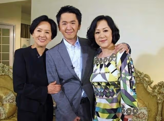 54歲著名港星疑似默認三房女友懷孕,或將未婚產子,打破丁克主義